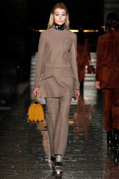 Look 22